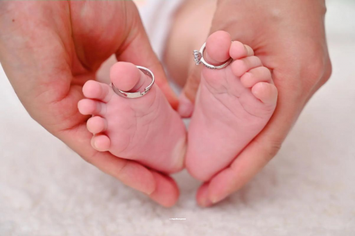 陵水怎样给宝宝喂奶