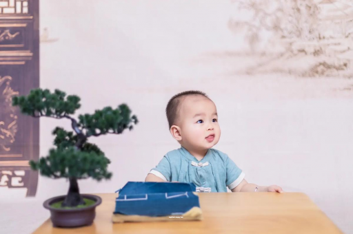 陵水宝宝总是抠鼻子 陵水宝宝总是抠鼻子